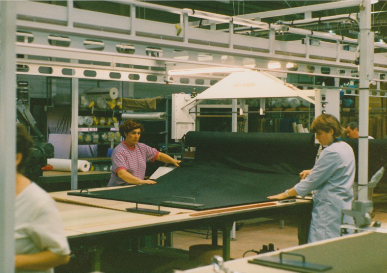Spreading solid fabric