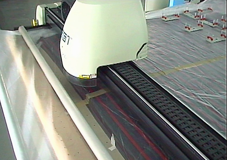 Cutting the lay package on an automatic cutter